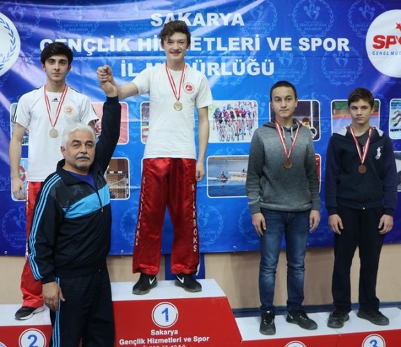 Gençler Kickboksta Ringe Çıktı
