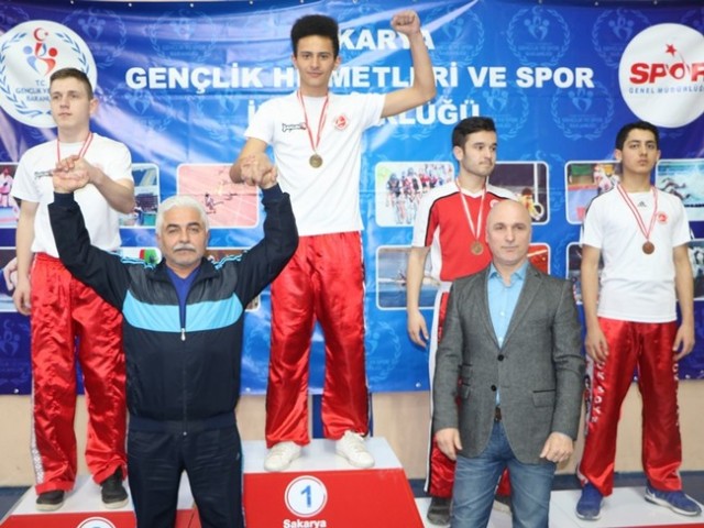 Gençler Kickboksta Ringe Çıktı