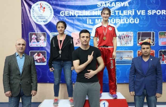 Gençler Kickboksta Ringe Çıktı