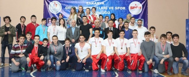 Gençler Kickboksta Ringe Çıktı