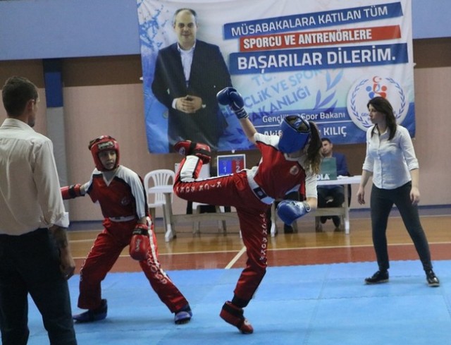 Gençler Kickboksta Ringe Çıktı