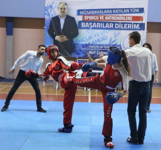 Gençler Kickboksta Ringe Çıktı
