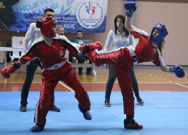 Gençler Kickboksta Ringe Çıktı
