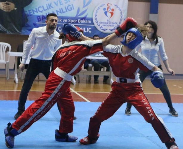 Gençler Kickboksta Ringe Çıktı