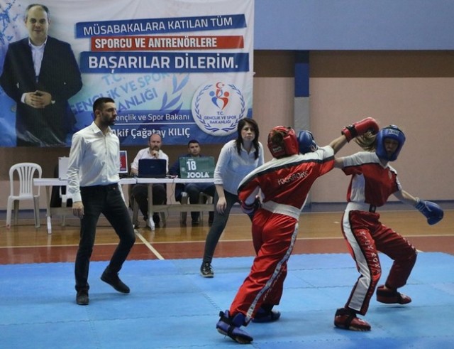 Gençler Kickboksta Ringe Çıktı