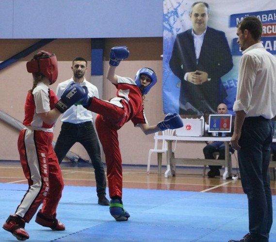 Gençler Kickboksta Ringe Çıktı