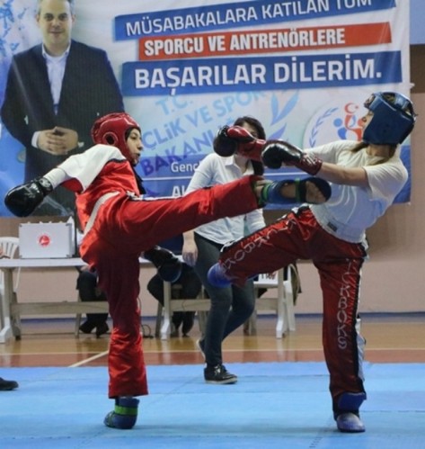 Gençler Kickboksta Ringe Çıktı