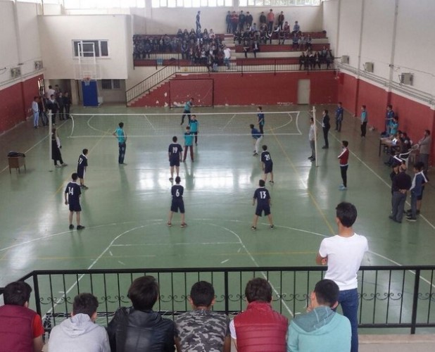 Kocaali'de futsal ve voleybol şampiyonları kupalarını aldı