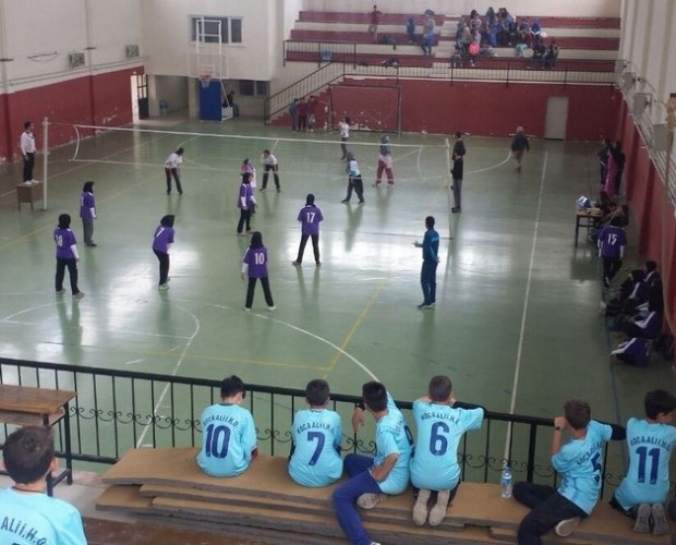 Kocaali'de futsal ve voleybol şampiyonları kupalarını aldı