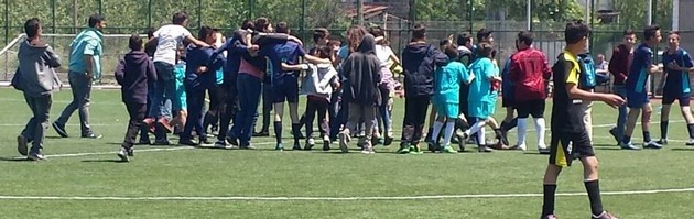 Kocaali'de futsal ve voleybol şampiyonları kupalarını aldı