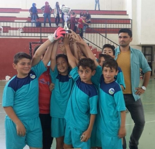 Kocaali'de futsal ve voleybol şampiyonları kupalarını aldı