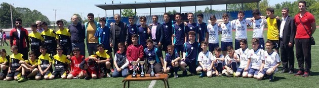Kocaali'de futsal ve voleybol şampiyonları kupalarını aldı