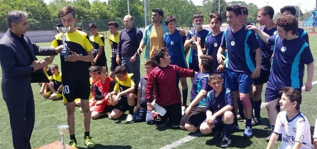 Kocaali'de futsal ve voleybol şampiyonları kupalarını aldı