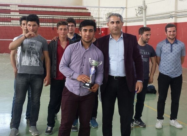 Kocaali'de futsal ve voleybol şampiyonları kupalarını aldı