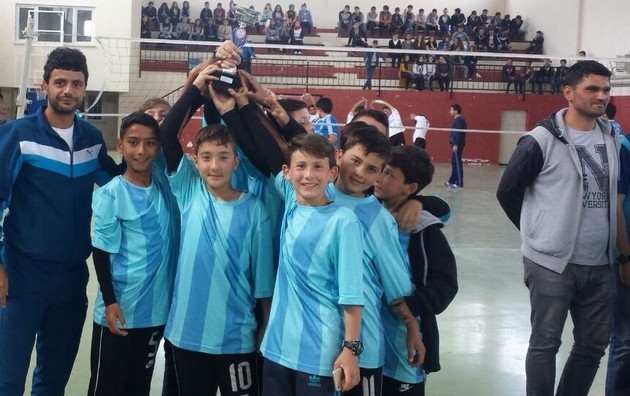 Kocaali'de futsal ve voleybol şampiyonları kupalarını aldı
