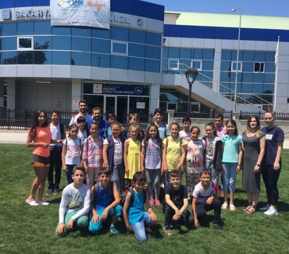 Köyümüz çocukları yüzüyor