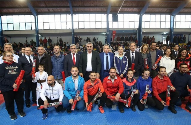 Öğretmenler Günü Karate Şöleni