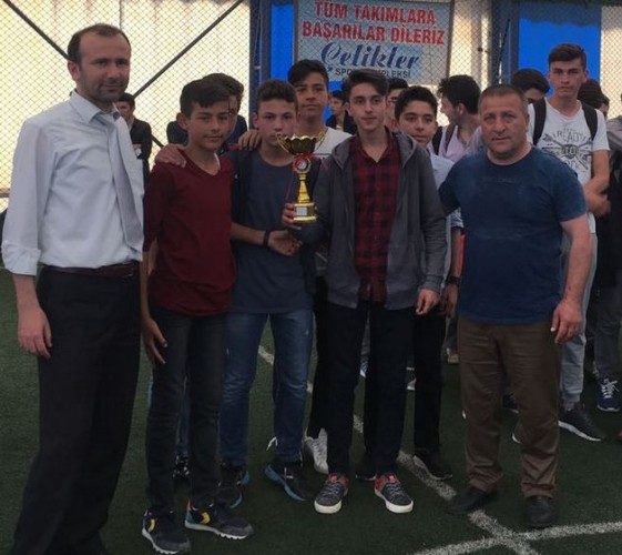 Pamukova'da futsal ve voleybol şampiyonları belli oldu