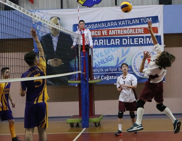 Liseler Voleybola Hendek damgası