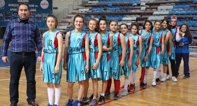 Yıldız Kızlarda Şampiyon Söğütlü Akarca