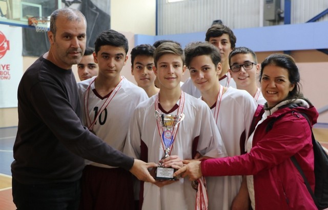 Liseler Voleybola Hendek damgası