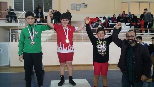 Küçükler Güreş Turnuvası sonaerdi