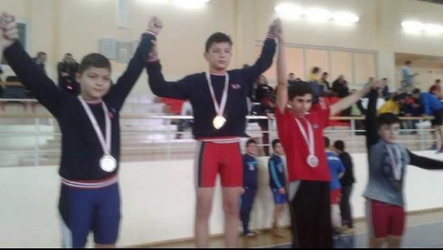 Küçükler Güreş Turnuvası sonaerdi