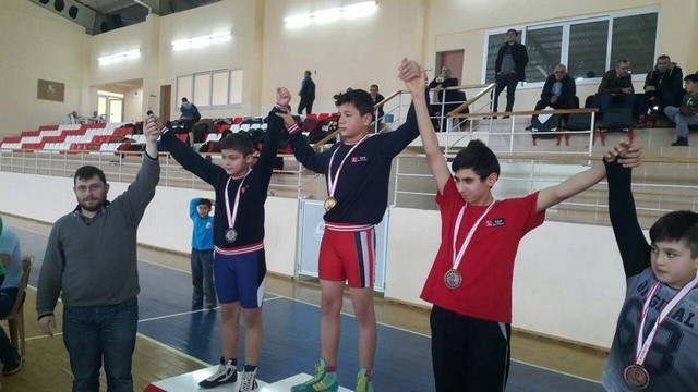 Küçükler Güreş Turnuvası sonaerdi