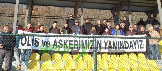 Futbolculardan Anlamlı Pankart