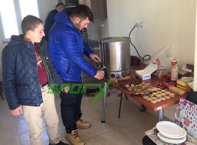 Futbolculardan Anlamlı Pankart