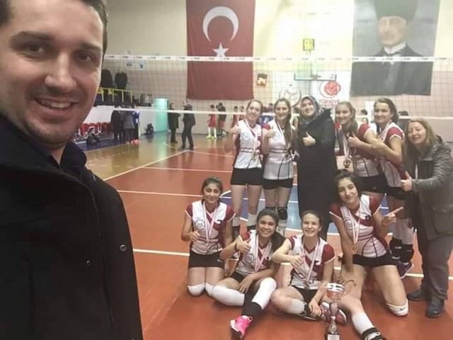 Liseler Voleybola Hendek damgası