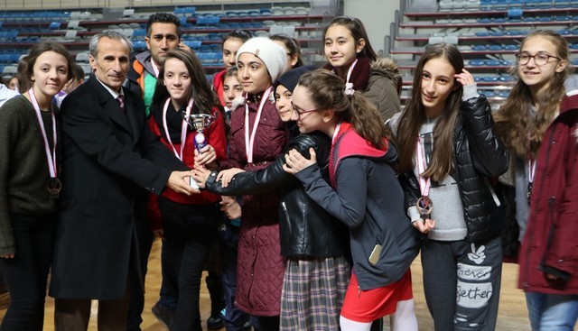 Yıldız Kızlarda Şampiyon Söğütlü Akarca