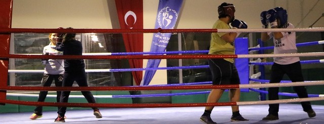 Boksörler ringden inmiyor