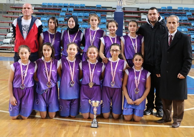 Yıldız Kızlarda Şampiyon Söğütlü Akarca