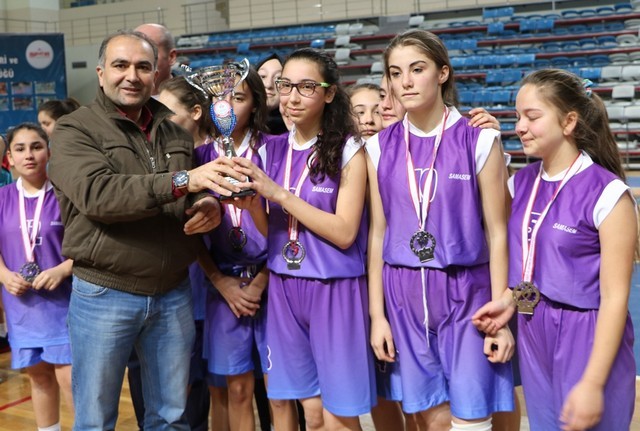 Yıldız Kızlarda Şampiyon Söğütlü Akarca