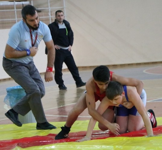 Küçükler Güreş Turnuvası sonaerdi