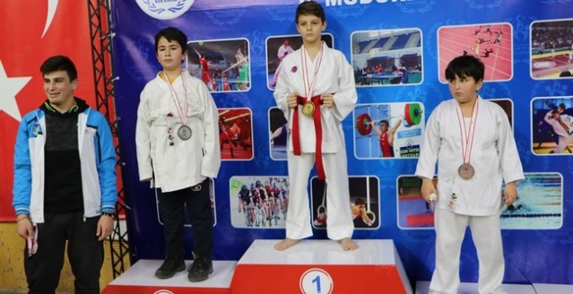 Karate'de Gençlik Şöleni