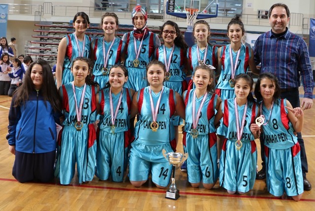 Yıldız Kızlarda Şampiyon Söğütlü Akarca