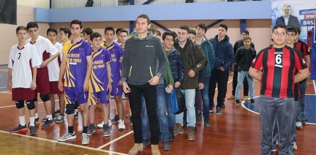 Liseler Voleybola Hendek damgası