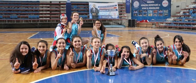 Yıldız Kızlarda Şampiyon Söğütlü Akarca