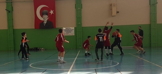 Sapanca’da Okul Sporları Heyecanı