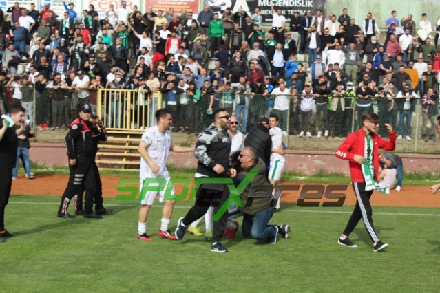 Sapancaspor'un şampiyonluk fotoğrafları