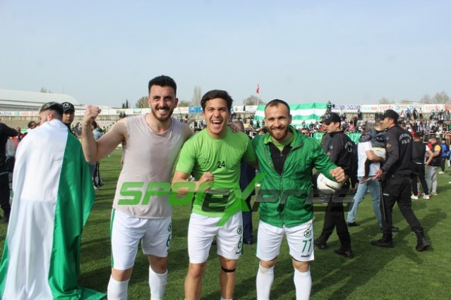 Sapancaspor'un şampiyonluk fotoğrafları