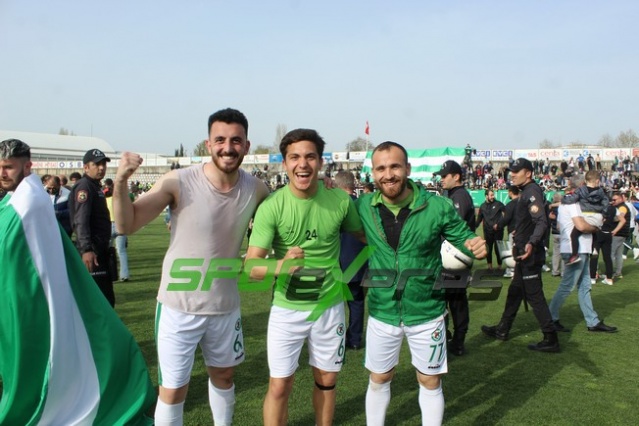 Sapancaspor'un şampiyonluk fotoğrafları