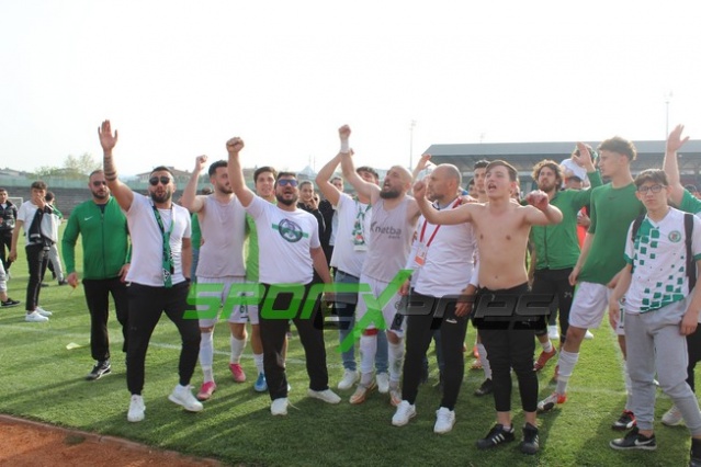 Sapancaspor'un şampiyonluk fotoğrafları