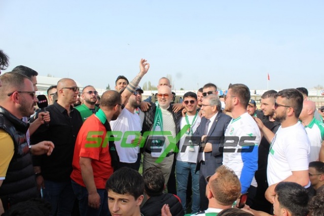 Sapancaspor'un şampiyonluk fotoğrafları