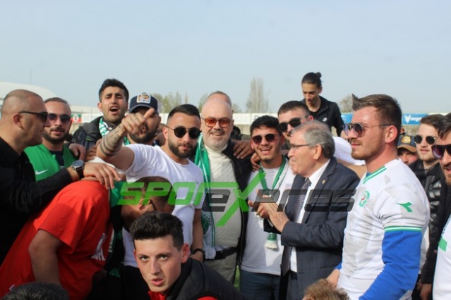 Sapancaspor'un şampiyonluk fotoğrafları
