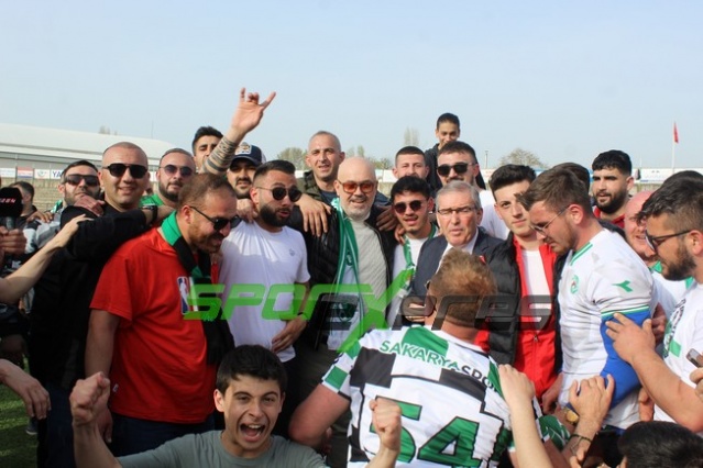 Sapancaspor'un şampiyonluk fotoğrafları