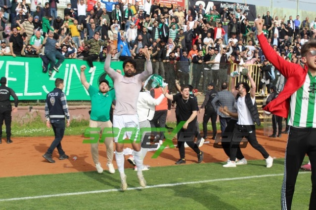Sapancaspor'un şampiyonluk fotoğrafları