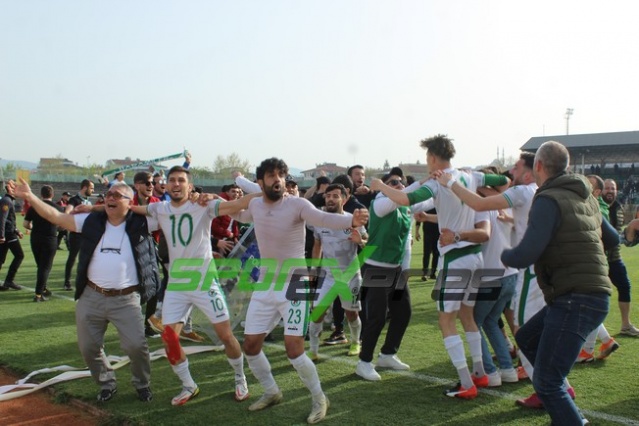 Sapancaspor'un şampiyonluk fotoğrafları